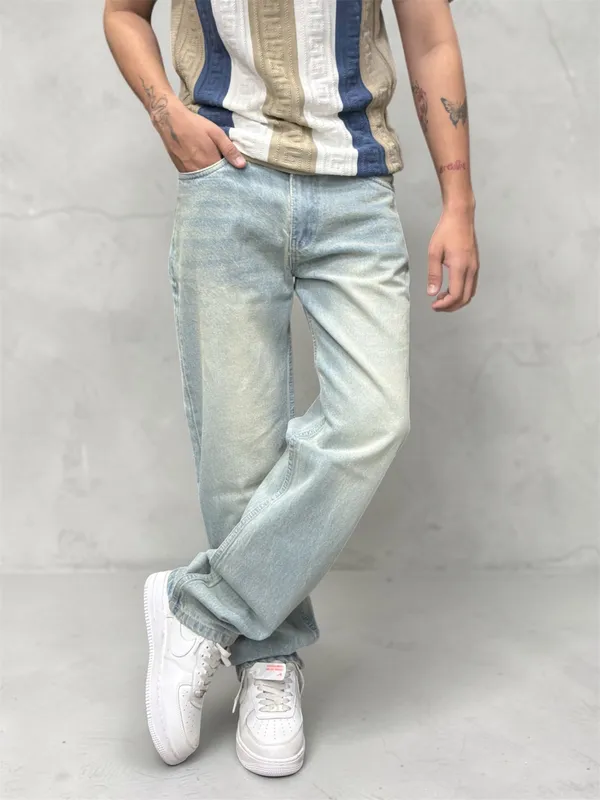 Straight_fit_jeans_Ice_Blue_Wash