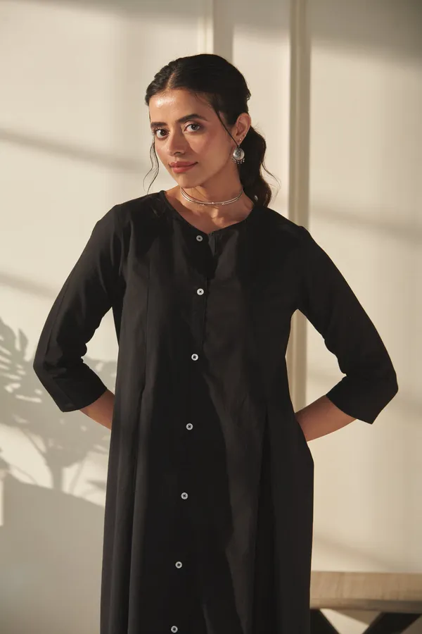 Ekvaa_Black_Cotton_Premium_&_Elegant_Solid_Pleated_Dress_For_Women