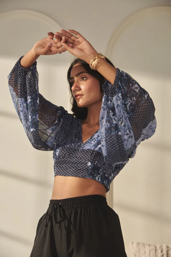 Ekvaa_Georgette__Premium_&_Elegant_Blue_Printed_Crop_Top_For_Women
