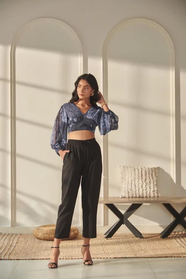 Ekvaa_Georgette__Premium_&_Elegant_Blue_Printed_Crop_Top_For_Women