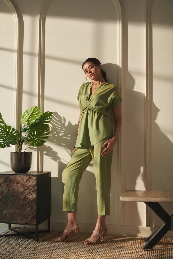 Ekvaa_Olive_Green_Rayon_Premium_&_Elegant_Solid_Co-Ord_Set_For_Women