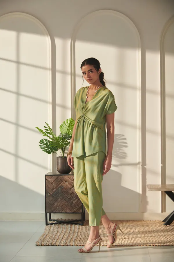 Ekvaa_Olive_Green_Rayon_Premium_&_Elegant_Solid_Co-Ord_Set_For_Women