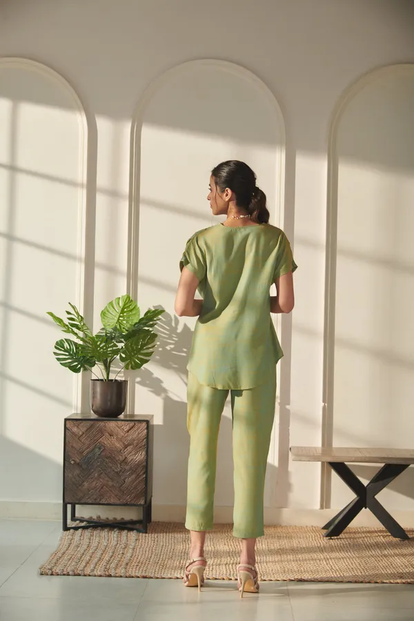 Ekvaa_Olive_Green_Rayon_Premium_&_Elegant_Solid_Co-Ord_Set_For_Women