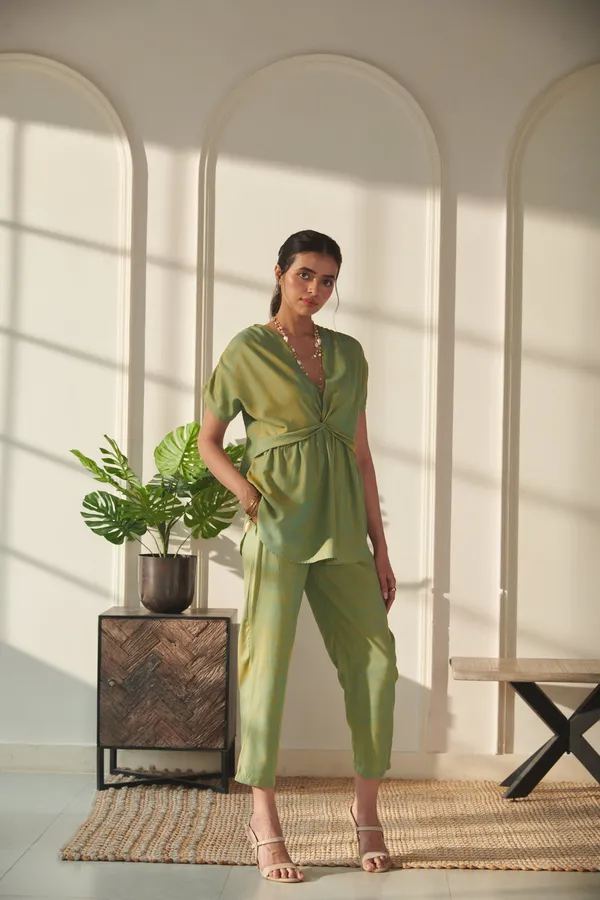 Ekvaa_Olive_Green_Rayon_Premium_&_Elegant_Solid_Co-Ord_Set_For_Women