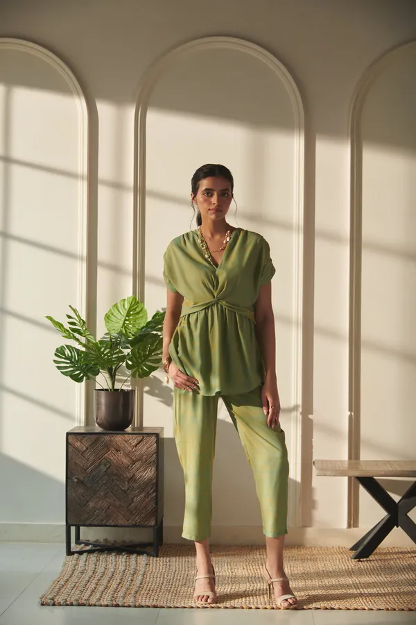 Ekvaa_Olive_Green_Rayon_Premium_&_Elegant_Solid_Co-Ord_Set_For_Women