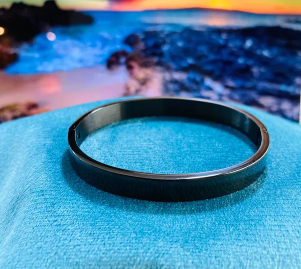 Black_Stainless_Steel_Sirius_Openable_Oval_Kada_Black_Kada_Waterproof_&_Anti-Tarnish_&_Rust-Free_Bracelets_(8_Mm)