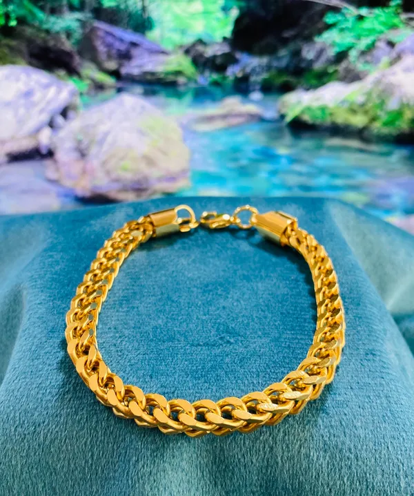Yellow_Bold_Cuban_Chain_18K_Gold_Plated_Anti-Tarnish_&_Waterproof_Bracelet