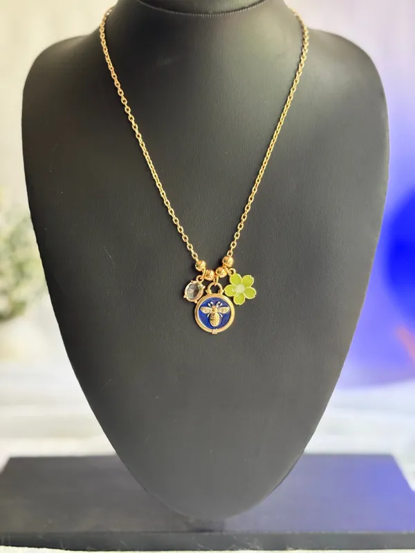 Gold_Bee_Blossom_18K_Plated_&_Waterproof_&_Anti-Tarnish_Pendant_Necklace