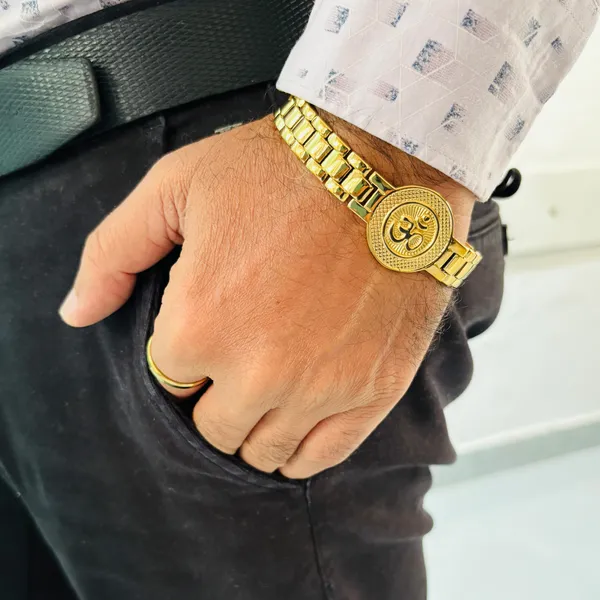 Gold_Om_Circle_18K_Plated_Stainless_Steel_Adjustable_Spiritual_Jewellery_With_Engraving_Religious_Bracelet
