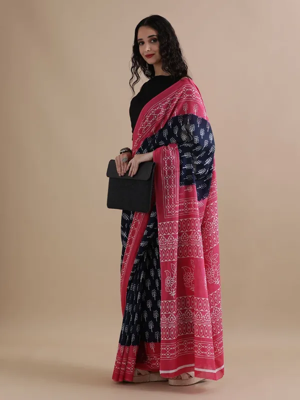 Blue_Pink_Printed_Pure_Cotton_Mulmul_Saree_with_Blouse