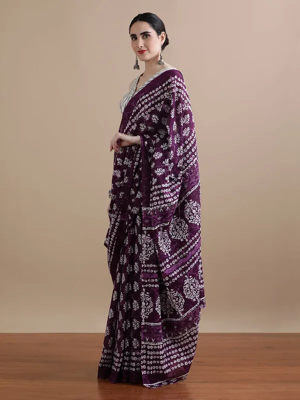 Purple_Soft_Cotton_Floral_Saree_For_Women
