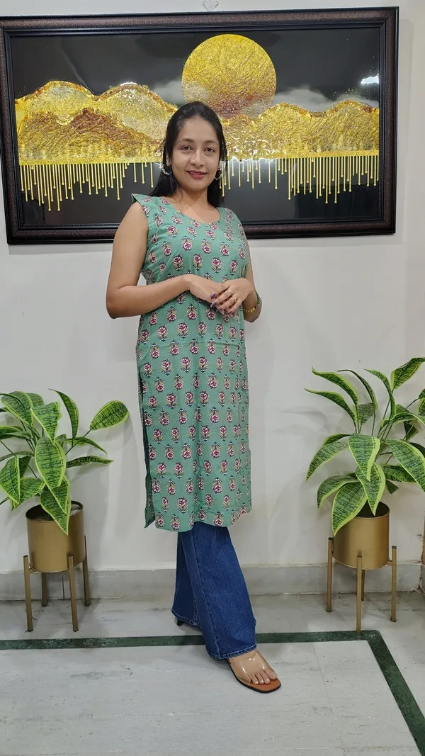 Green_Floral_Print_Sleeveless_Kurta_For_Women