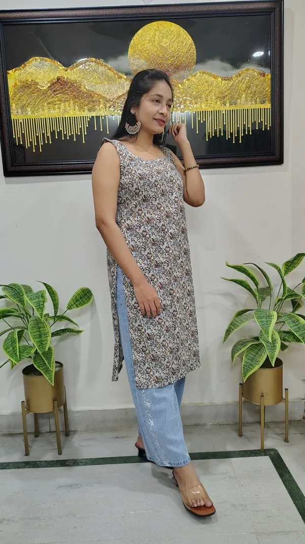 White_Kalamkari-Print_Sleeveless_Kurta_For_Women