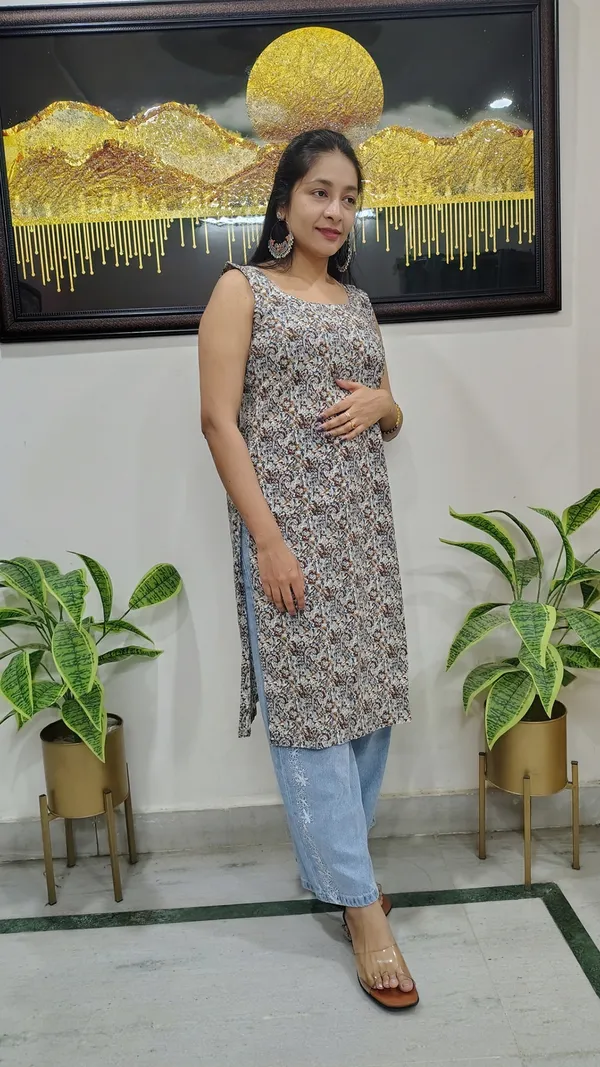 White_Kalamkari-Print_Sleeveless_Kurta_For_Women