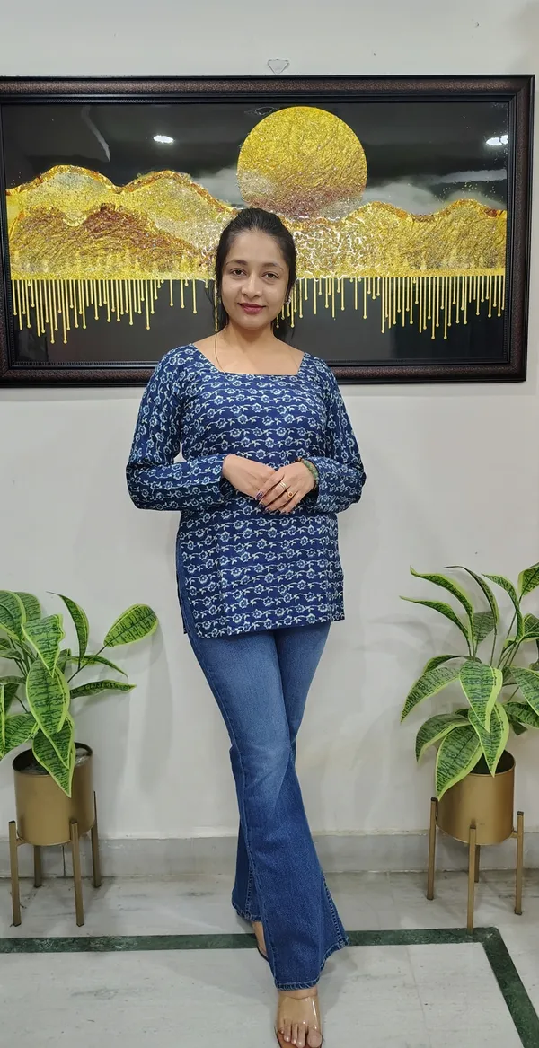 Blue_Printed_Cotton_Short_Kurti_With_Full_Sleeves_For_Women