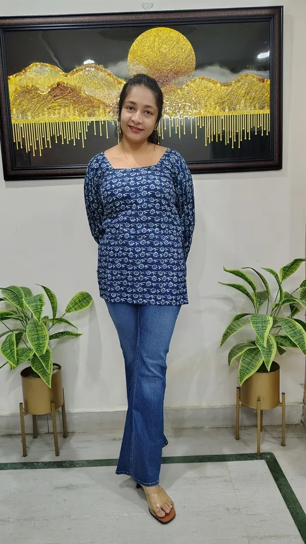 Blue_Printed_Cotton_Short_Kurti_With_Full_Sleeves_For_Women