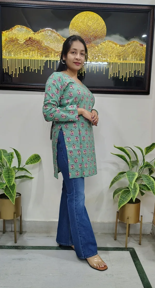 Green_Floral_Print_Full_Sleeves_Short_Kurta_For_Women