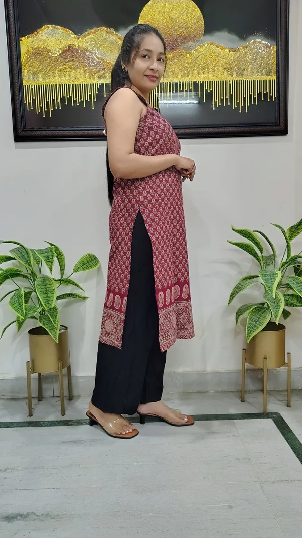 Maroon_Ajrakh_Cotton_Sleeveless_Kurta_With_Back_Pearl_Lace_Detailing_For_Women