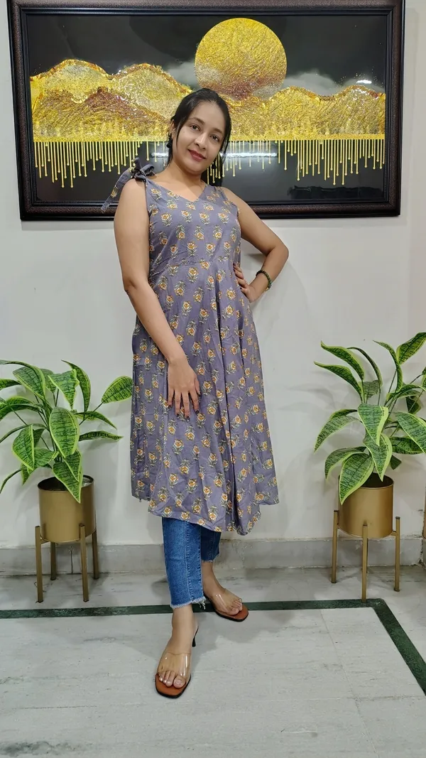 Cyan_Light_Floral-Print_Cotton_Sleeveless_Kurta_With_One-Side_Bow_Sleeve_And_Umbrella_Flare_For_Women
