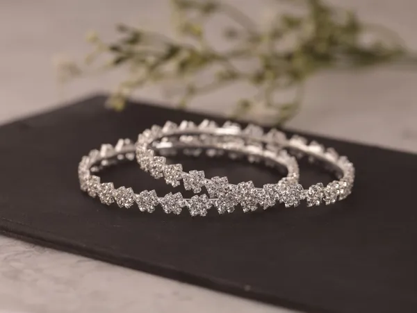 Silver_Alloy_Diamond_Silver_Bangle_Set_(Pack_Of_2)