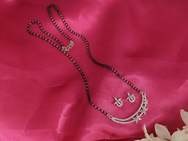 White_Traditional_Mangalsutra_With_Earrings