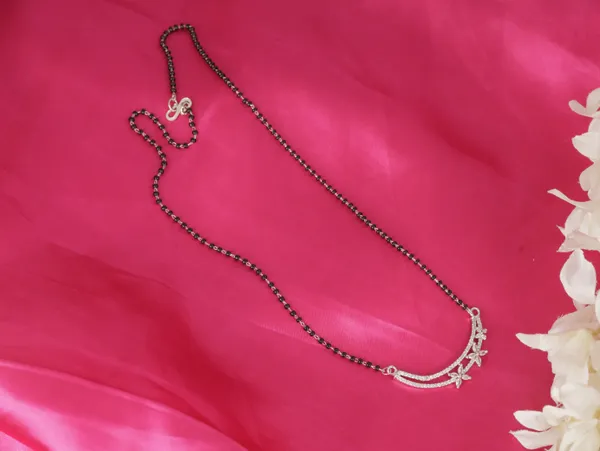 White_Traditional_Mangalsutra_With_Earrings