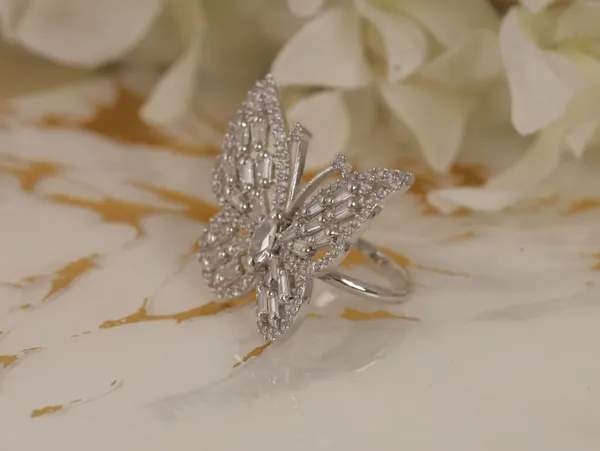 Silver_Stylish_Design_Metal_Diamond_Ring