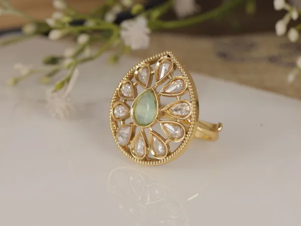 Gold_Stylish_Design_Metal_Emerald_Ring