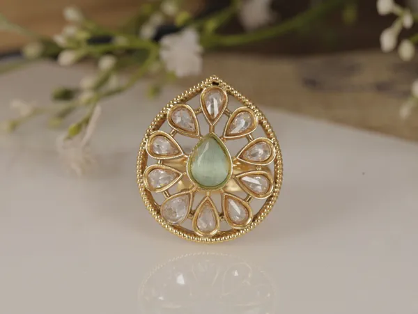 Gold_Stylish_Design_Metal_Emerald_Ring