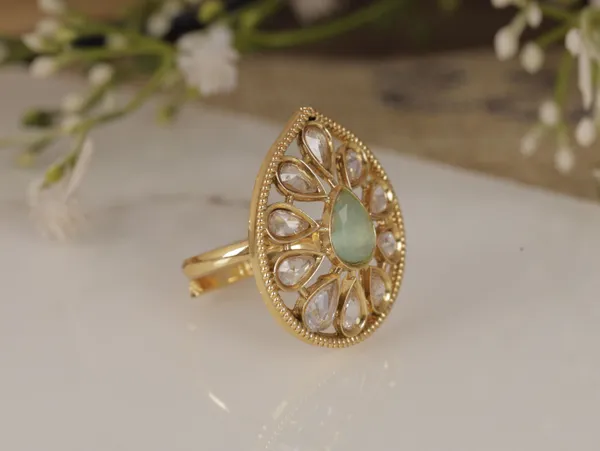 Gold_Stylish_Design_Metal_Emerald_Ring