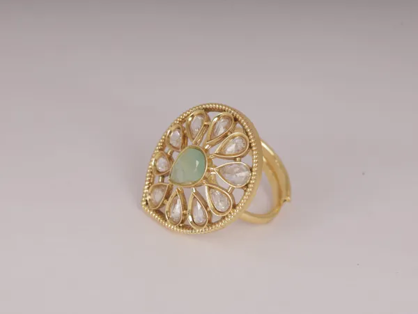 Gold_Stylish_Design_Metal_Emerald_Ring
