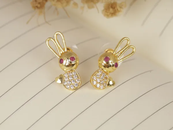 Gold_Alloy_Stud_Earrings_For_Women
