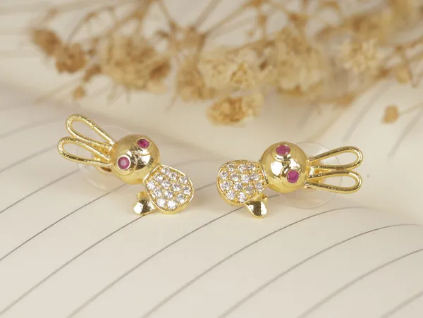Gold_Alloy_Stud_Earrings_For_Women