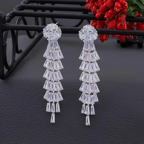 Silver_Elegant_Crystal_Statement_Earrings_With_Cascading_Tiered_Design,Lustrous_Clear_Metal_Earrings_Set