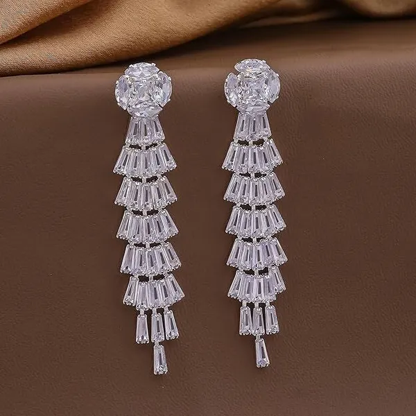 Silver_Elegant_Crystal_Statement_Earrings_With_Cascading_Tiered_Design,Lustrous_Clear_Metal_Earrings_Set