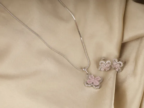 Pink_Stainless_Steel_Chain_With_Charm_Pendant_Crystal_Set