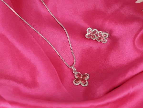Red_Stainless_Steel_Chain_With_Charm_Pendant_Crystal_Set