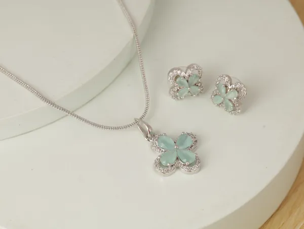 Blue_Stainless_Steel_Chain_With_Charm_Pendant_Set