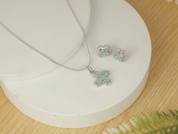 Blue_Stainless_Steel_Chain_With_Charm_Pendant_Set