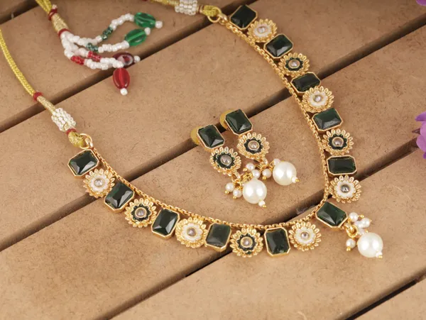 Green_Brass_Earring_&_Necklace_Jewellery_Set