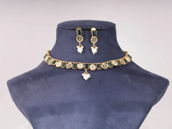 Green_Brass_Earring_&_Necklace_Jewellery_Set