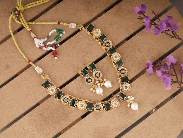 Green_Brass_Earring_&_Necklace_Jewellery_Set