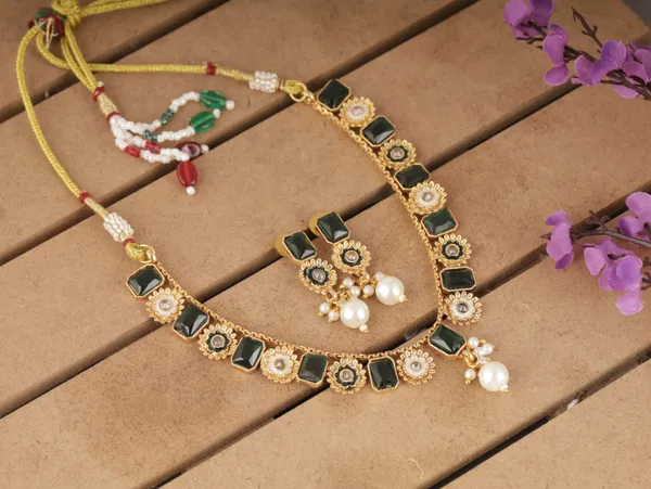 Green_Brass_Earring_&_Necklace_Jewellery_Set