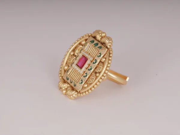 Green_Stylish_Design_Metal_Emerald_Ring