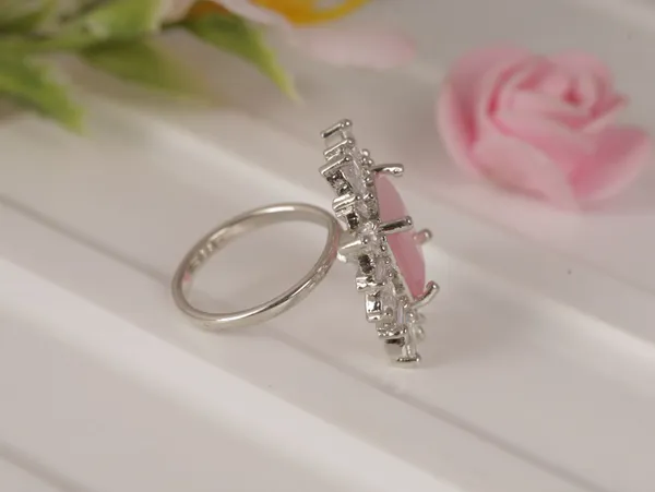 Pink_Stylish_Design_Metal_Diamond_Ring