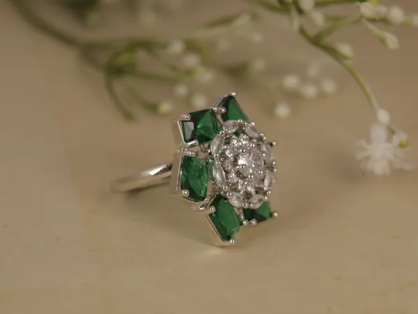 Green_Stylish_Design_Metal_Diamond_Ring