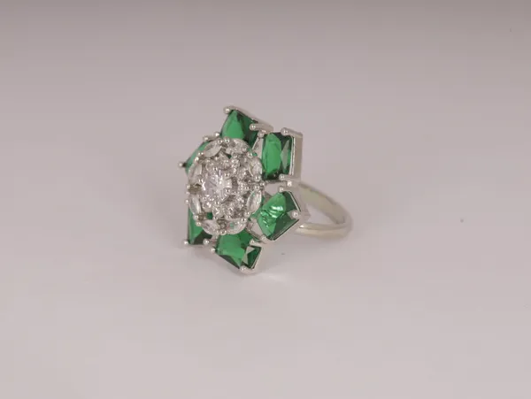Green_Stylish_Design_Metal_Diamond_Ring