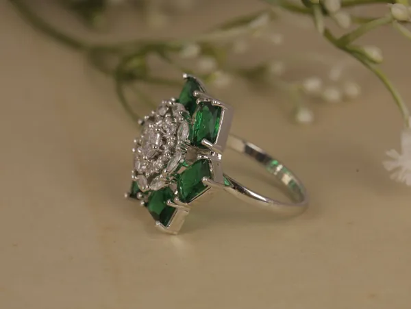 Green_Stylish_Design_Metal_Diamond_Ring