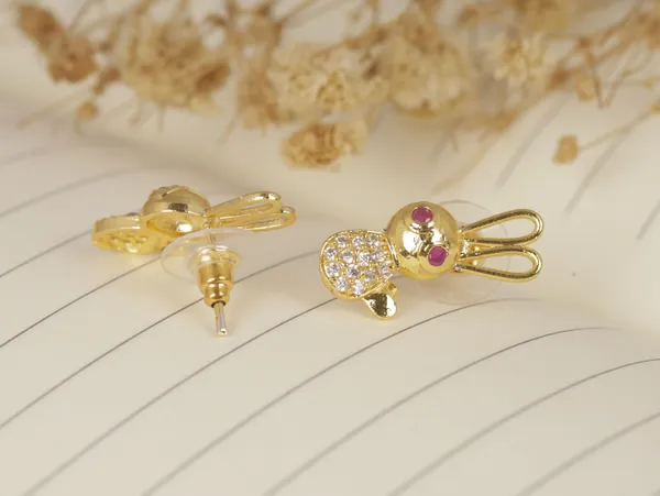 Gold_Alloy_Stud_Earrings_For_Women