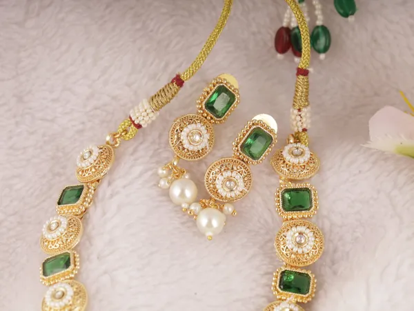Green_Brass_Earring_&_Necklace_Jewellery_Set